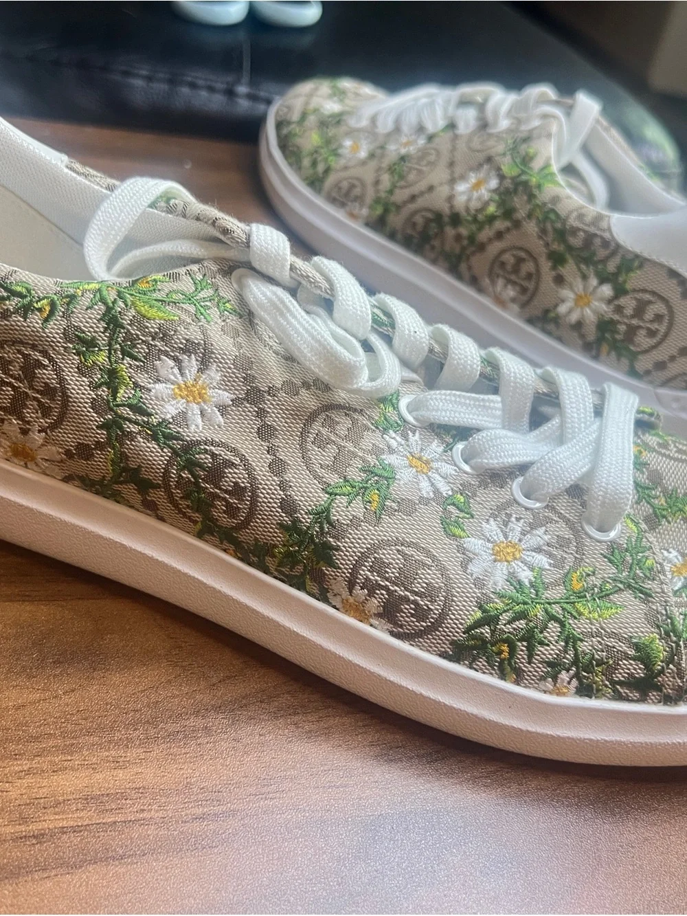 Tory Burch Howell T Monogram Embroidered Court Sneaker (sz 9)
